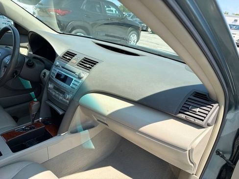 Used 2010 Toyota Camry XLE FWD image 23