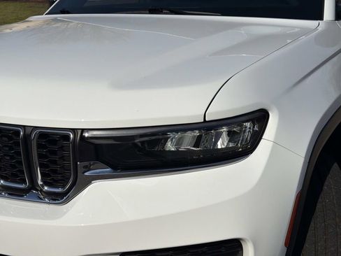 Used 2024 Jeep Grand Cherokee Laredo image 10