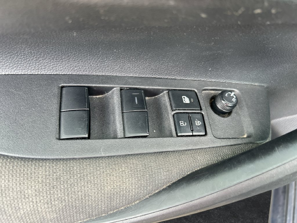 Used 2025 Toyota Corolla LE FWD image 12