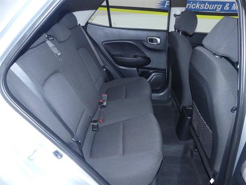 Used 2021 Hyundai Venue SE FWD image 17