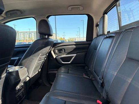 Used 2018 Nissan Titan PRO-4X w/ Pro-4x Convenience Package AWD/4WD image 17