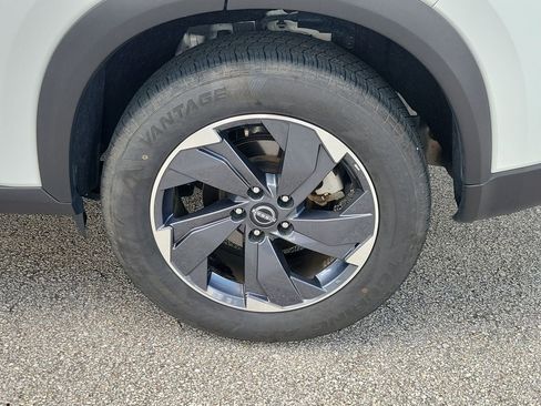 Used 2025 Nissan Rogue SV FWD image 5