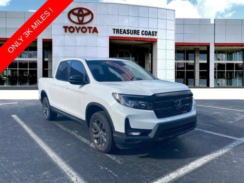 Used 2025 Honda Ridgeline Sport image 1