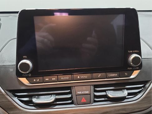 Used 2025 Nissan Altima 2.5 SV FWD image 14