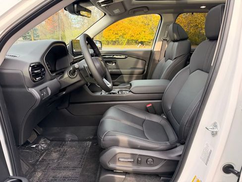 Used 2025 Honda Pilot Touring image 11