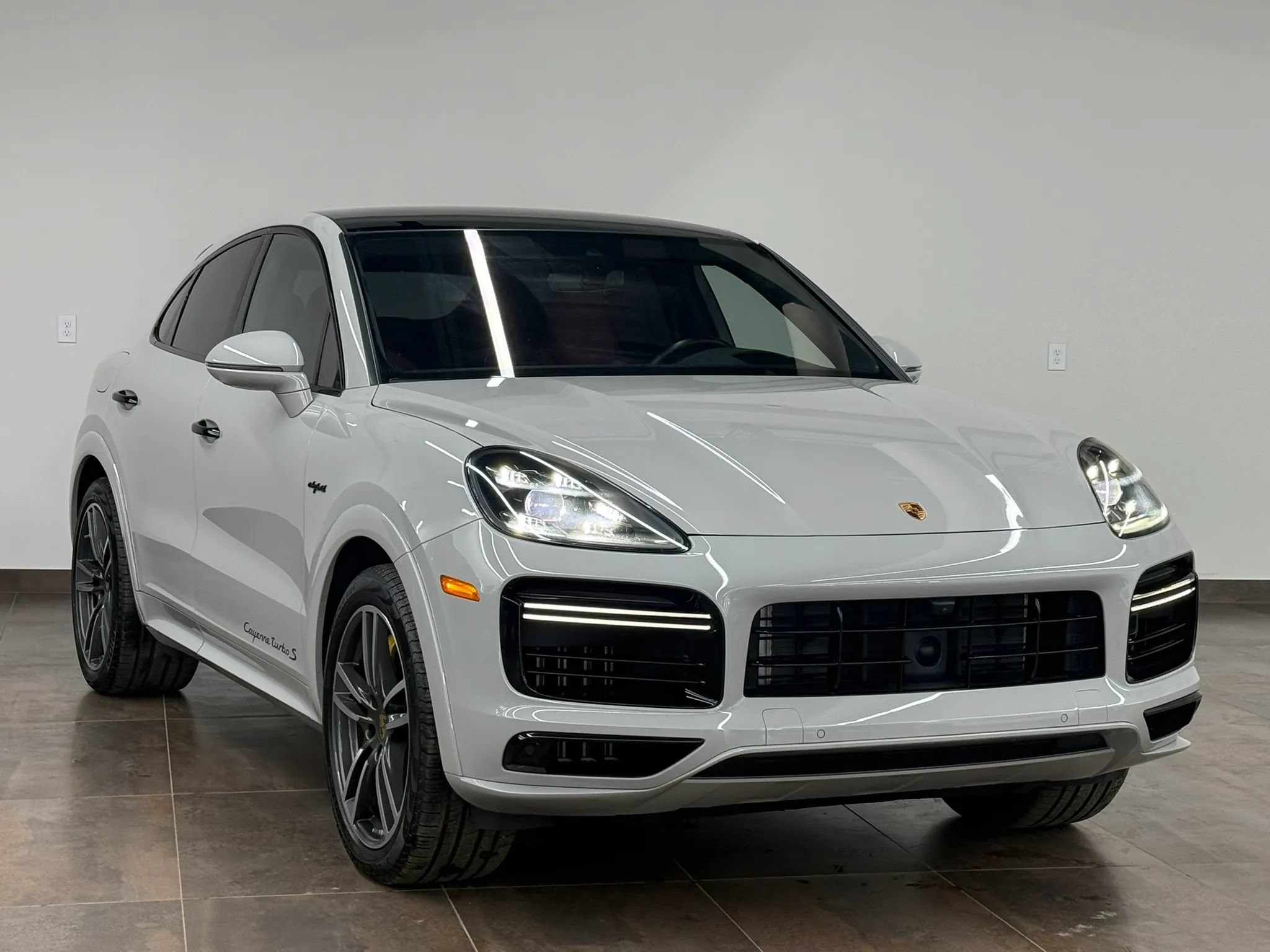 Used 2022 Porsche Cayenne Turbo S w/ Assistance Package AWD/4WD image 11