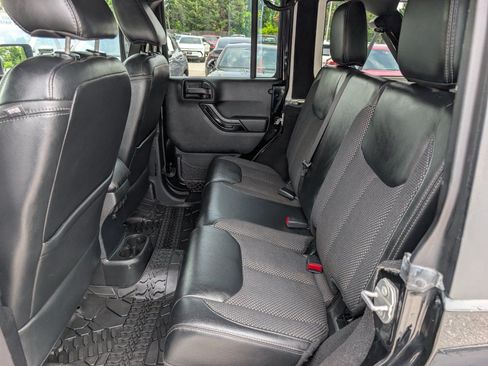 Used 2016 Jeep Wrangler Unlimited Sahara AWD/4WD image 14