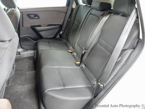 Used 2023 Nissan Rogue S image 11