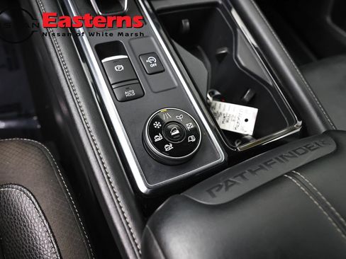 Used 2023 Nissan Pathfinder SL AWD/4WD image 20