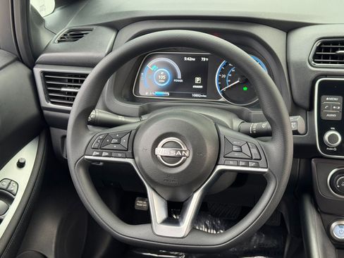 Used 2023 Nissan Leaf S image 18