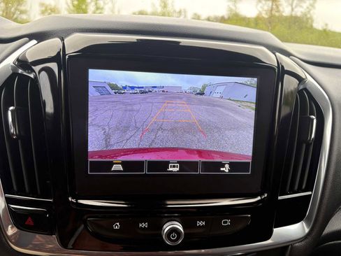Used 2023 Chevrolet Traverse LT AWD/4WD image 21