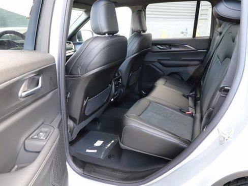 New 2025 Jeep Grand Cherokee Altitude AWD/4WD image 16