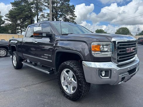 Used 2015 GMC Sierra 2500 SLT w/ Duramax Plus Package AWD/4WD image 2