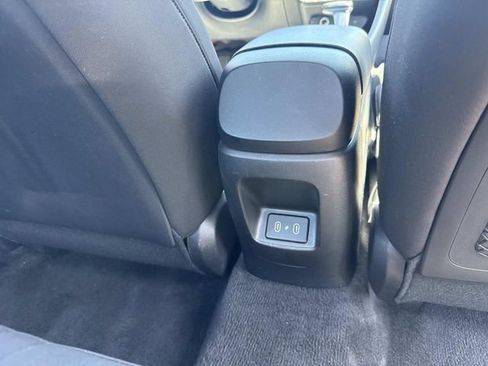 Used 2025 Hyundai Elantra SEL FWD image 14