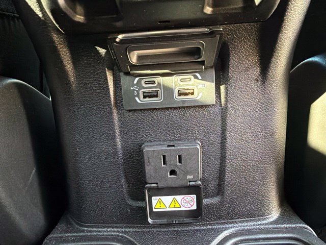 Used 2018 Jeep Wrangler Unlimited Sahara w/ Uconnect 4C Nav & Sound Group AWD/4WD image 13