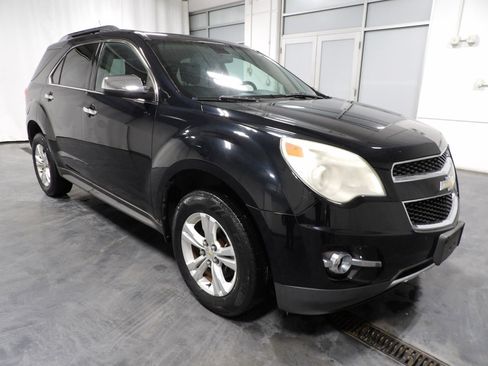 Used 2011 Chevrolet Equinox LTZ image 2