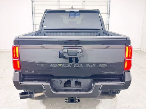 Used 2025 Toyota Tacoma SR5 AWD/4WD image 5