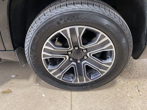 Used 2024 Jeep Wagoneer L Series II w/ Flexible Seating Group AWD/4WD image 36