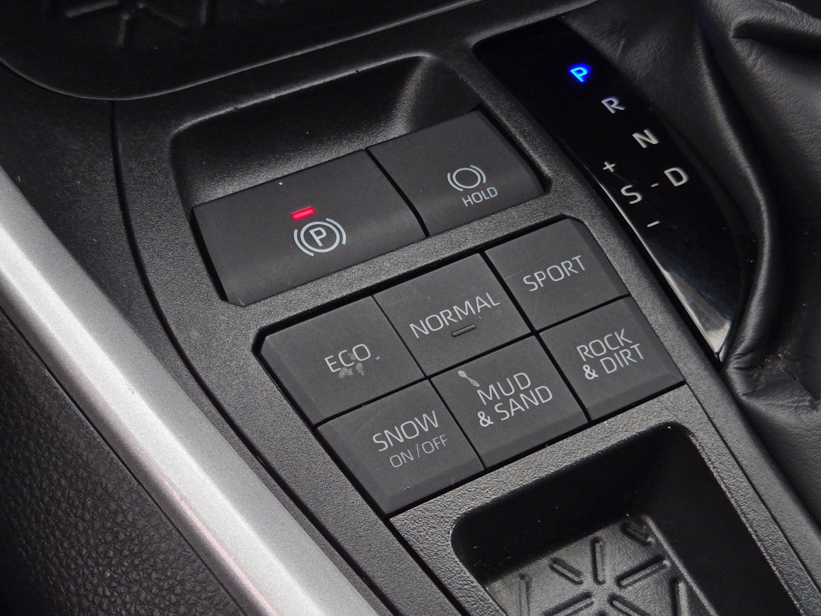 Certified 2025 Toyota RAV4 LE AWD/4WD image 16
