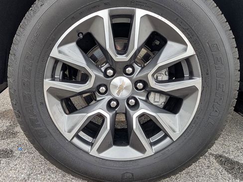 Used 2024 Chevrolet Silverado 1500 LT AWD/4WD image 18