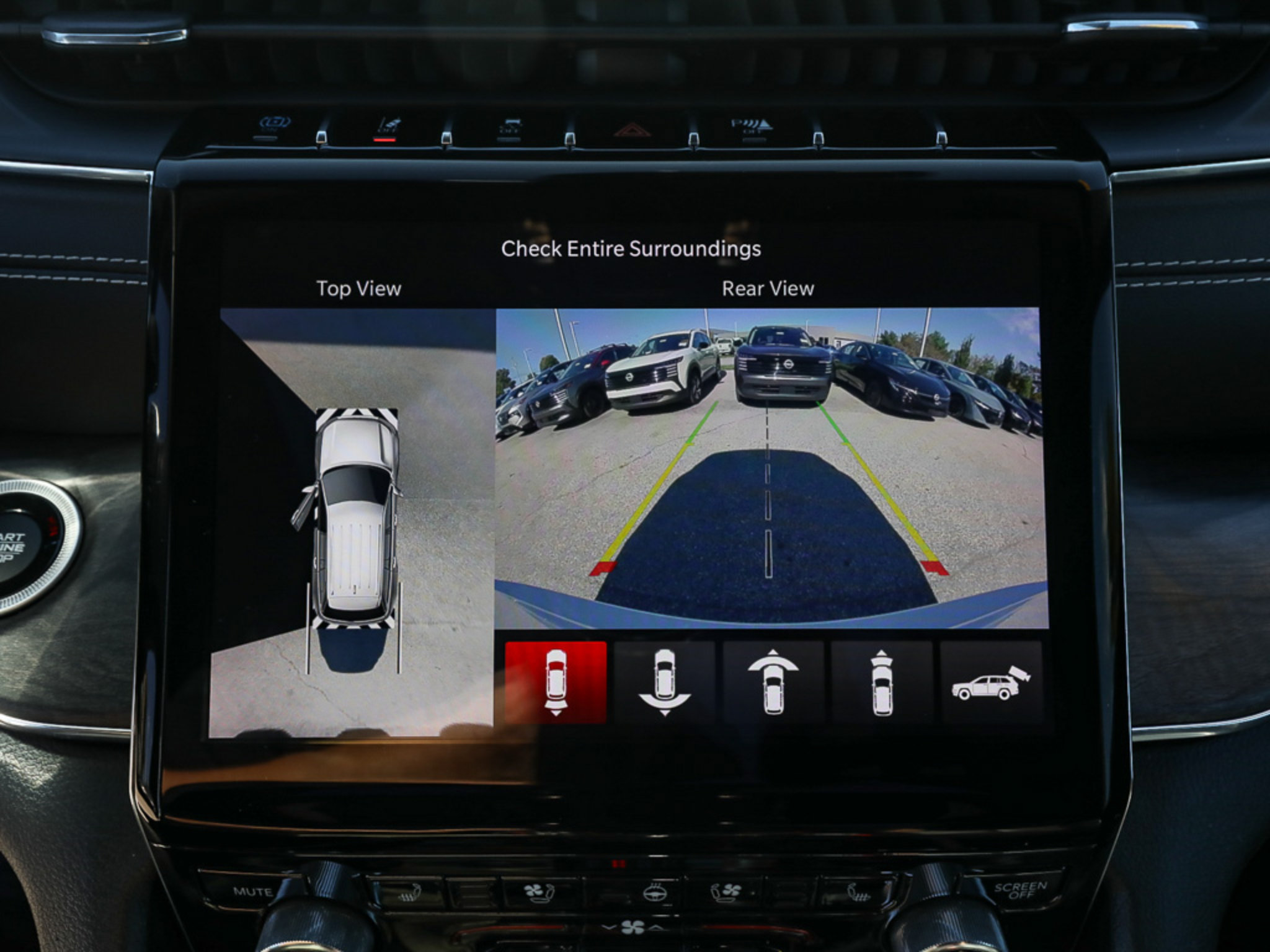 Used 2023 Jeep Grand Cherokee Overland w/ Advanced Protech Group III AWD/4WD image 18