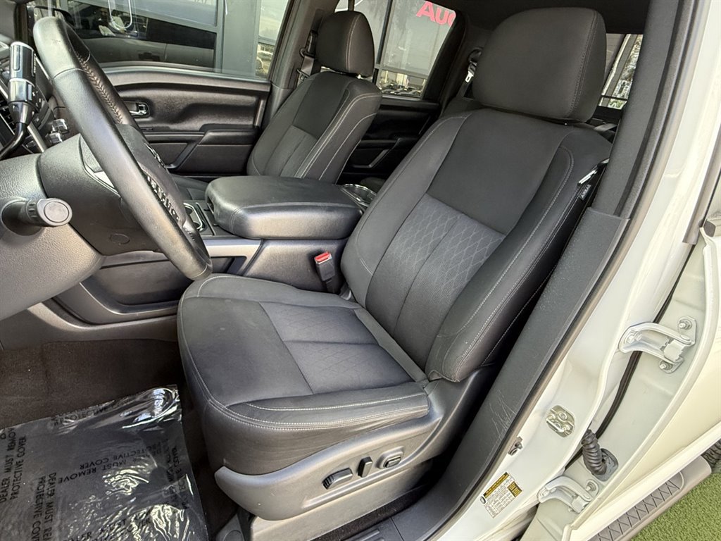 Used 2018 Nissan Titan SV w/ SV Convenience Package AWD/4WD image 13