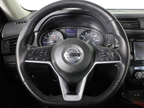 Used 2019 Nissan Rogue SV image 9