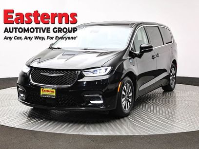 Used 2024 Chrysler Pacifica Select