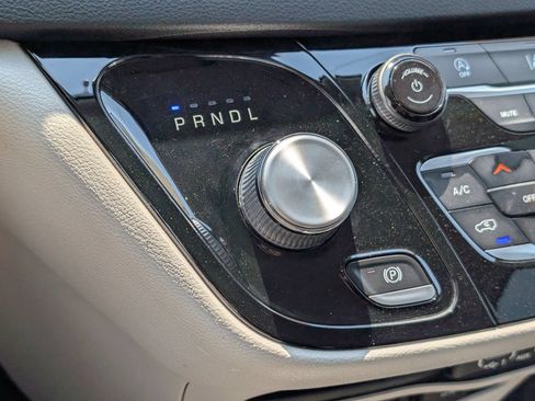 Used 2022 Chrysler Pacifica Touring-L FWD image 24