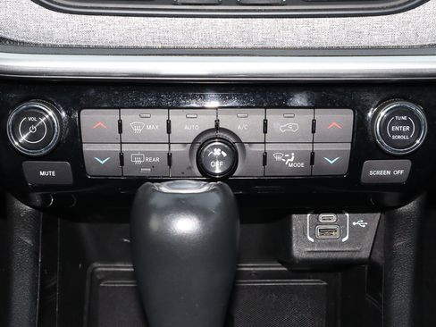 Used 2022 Jeep Compass Latitude w/ Sun and Sound Group image 23