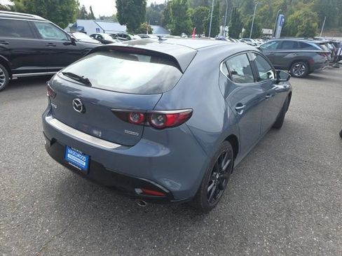 Used 2020 MAZDA MAZDA3 Hatchback w/ Premium Package FWD image 5