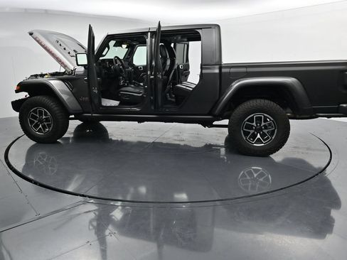 Used 2025 Jeep Gladiator Rubicon AWD/4WD image 42