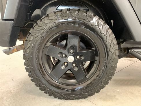 Used 2010 Jeep Wrangler Unlimited Sport AWD/4WD image 9