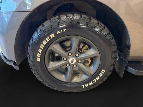 Used 2018 Ford Expedition Max XLT w/ Equipment Group 202A AWD/4WD image 9
