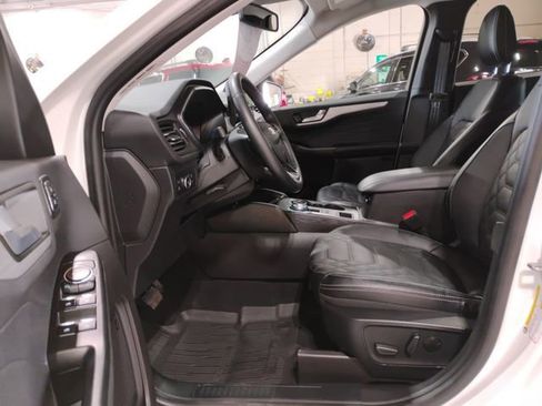 Used 2024 Ford Escape SE w/ PHEV Premium Package image 9