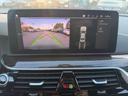 Used 2022 BMW 530e w/ M Sport Package image 21