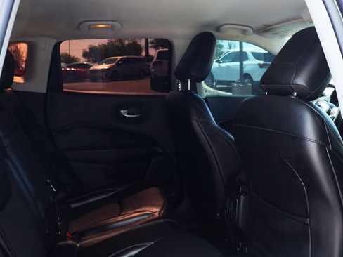Used 2019 Jeep Compass Latitude FWD image 28