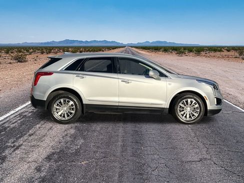 Used 2018 Cadillac XT5 Luxury w/ Driver Awareness Package image 4