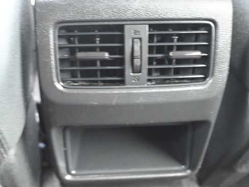 Used 2024 Nissan Rogue S FWD image 13