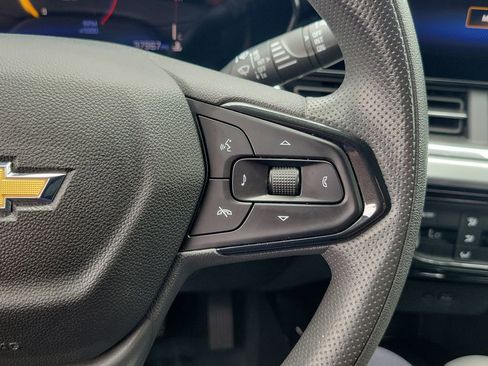Used 2025 Chevrolet Trax LT FWD image 8