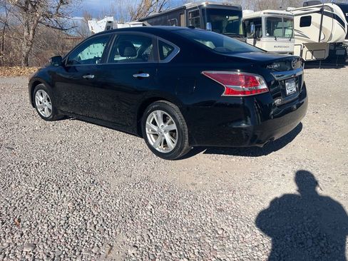 Used 2014 Nissan Altima 2.5 SV w/ Convenience Package image 3