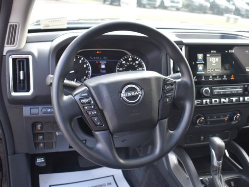 Used 2025 Nissan Frontier SV RWD image 35