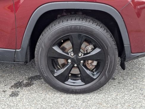 Used 2020 Jeep Cherokee Latitude Plus AWD/4WD image 8