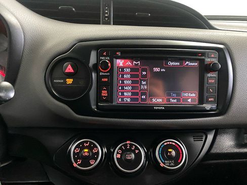 Used 2016 Toyota Yaris L image 19