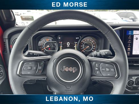 Used 2025 Jeep Wrangler Unlimited Rubicon AWD/4WD image 12