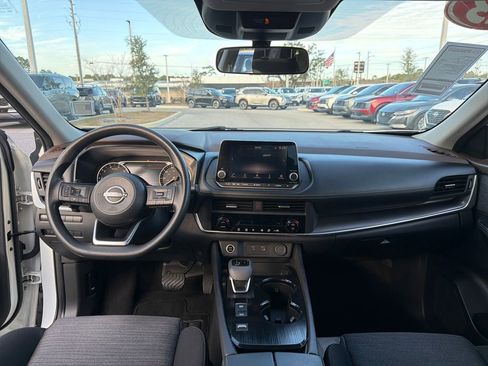 Certified 2023 Nissan Rogue SV image 24