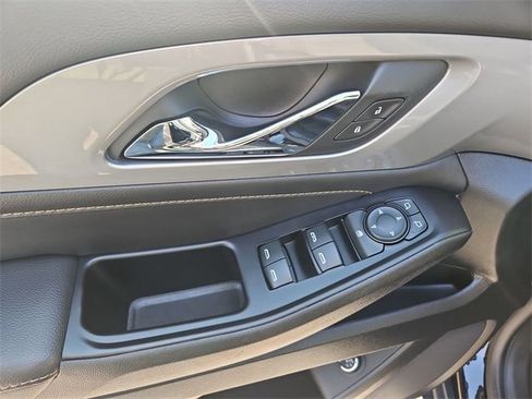 Certified 2020 Chevrolet Traverse LT w/ Driver Confidence II Package image 23