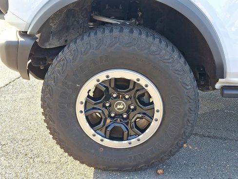 Used 2023 Ford Bronco Black Diamond w/ Sasquatch Package image 9