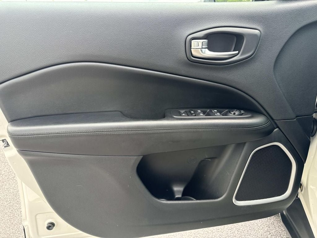 Used 2020 Jeep Compass Latitude AWD/4WD image 26