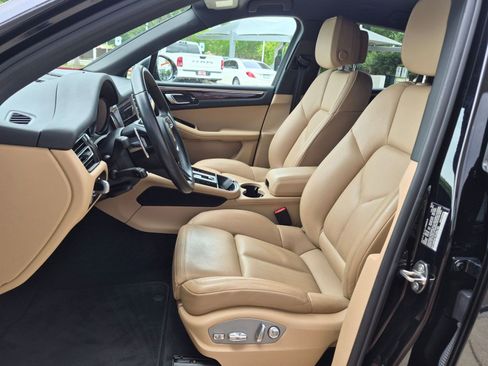 Certified 2023 Porsche Macan S AWD/4WD image 5